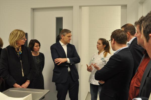 Sybrand Buma bezoekt Citaverde College in Horst